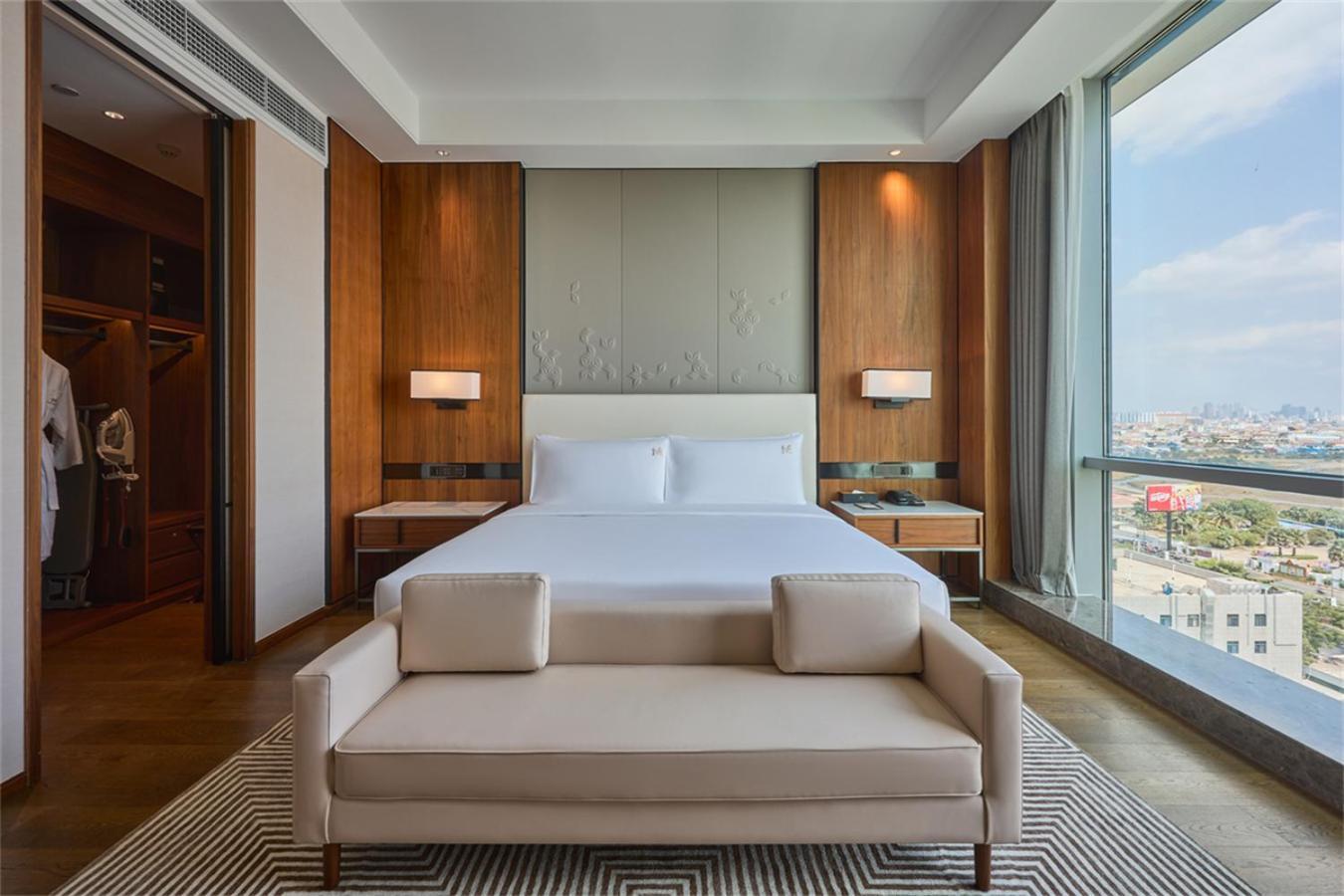 Vm Hotel Phnom Pen Exterior foto