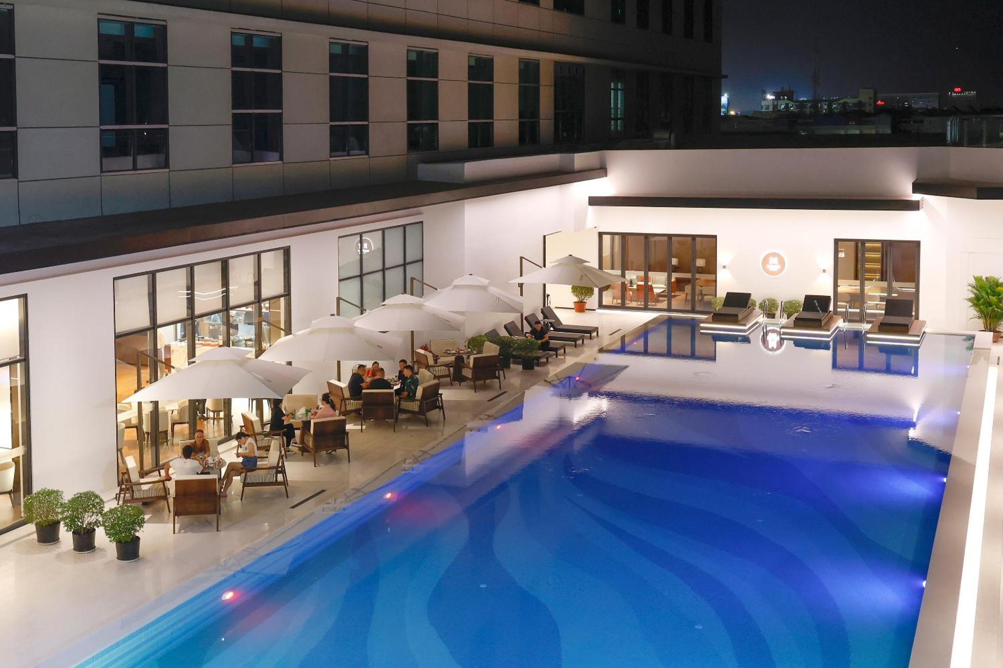 Vm Hotel Phnom Pen Exterior foto