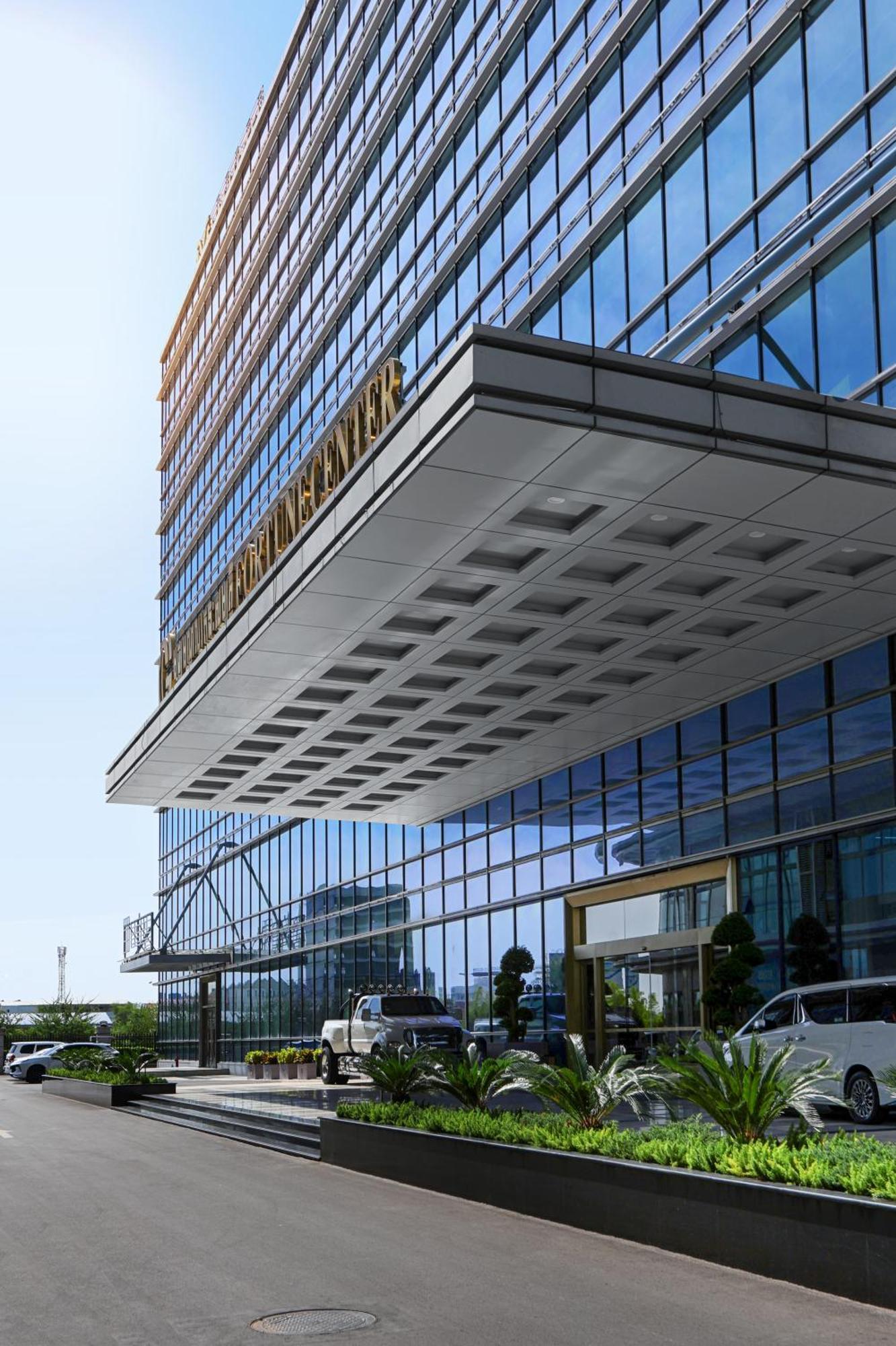 Vm Hotel Phnom Pen Exterior foto